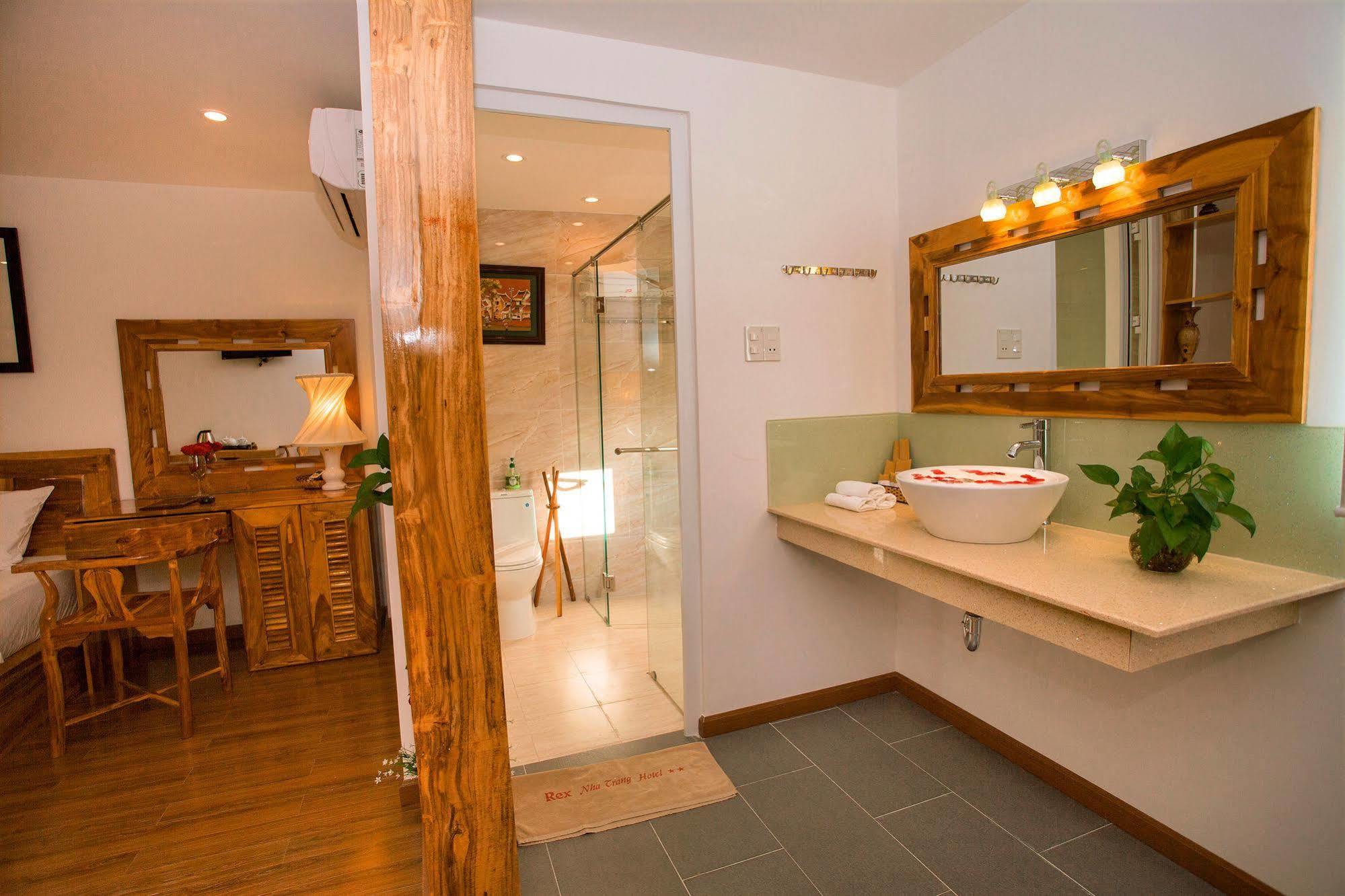 Rex Hotel & Apartment На Транг Екстериор снимка