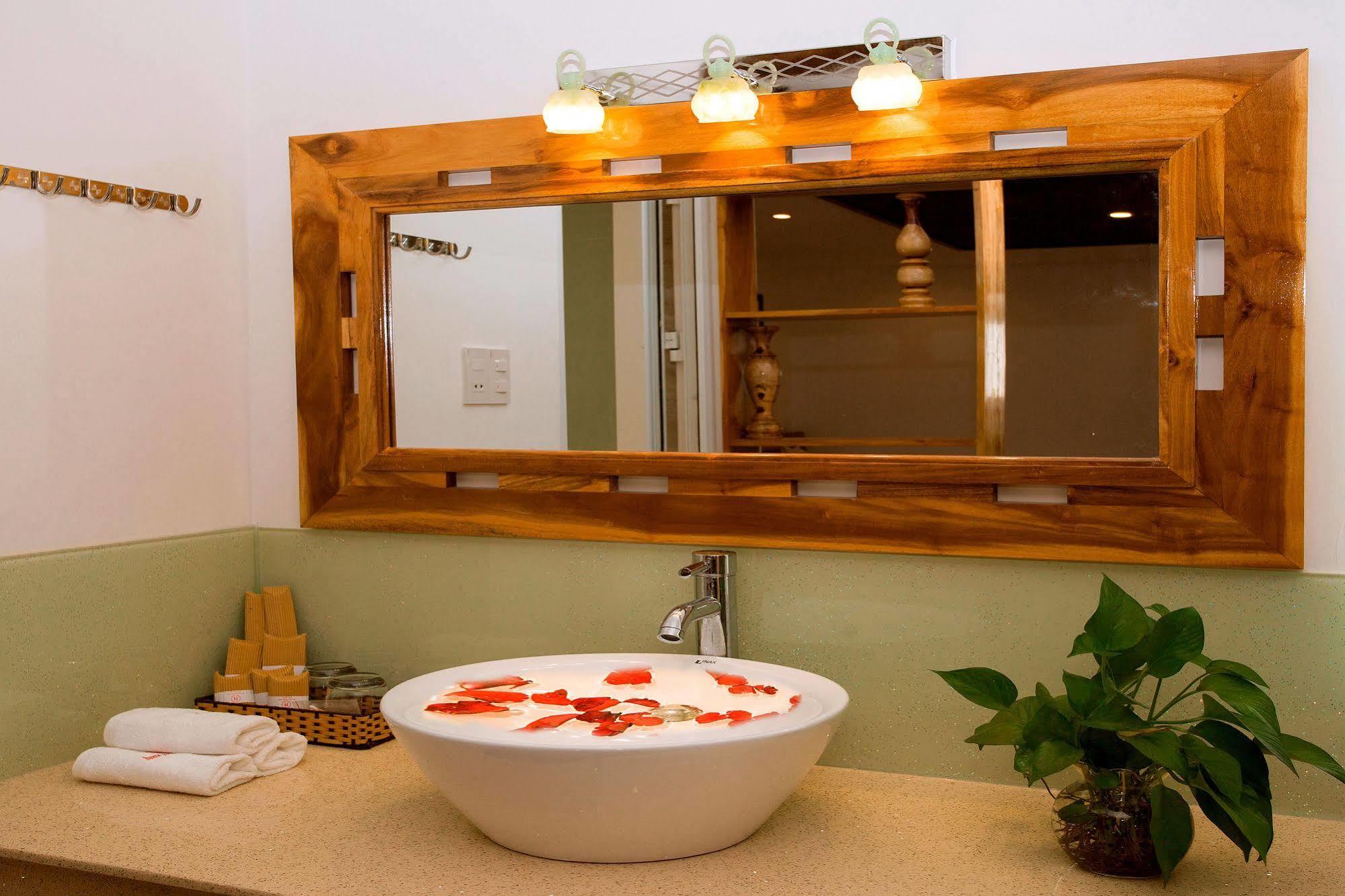 Rex Hotel & Apartment На Транг Екстериор снимка